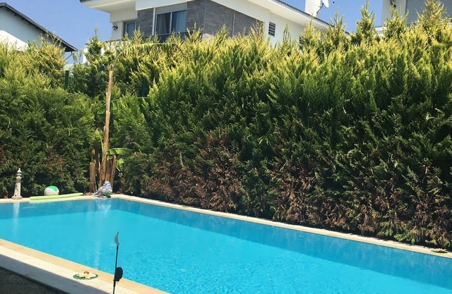 "İzmir Alaçatı'da Özel Havuzlu, Lüks ve Konforlu Tatil Villası