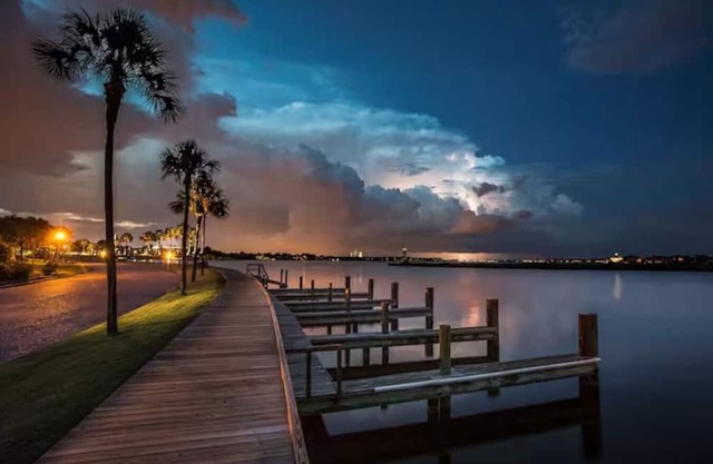Humble Houston Getaway with Prime Bay Area Location