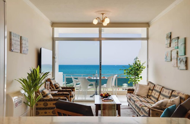 Makenzy Sandy Beachfront Paradise