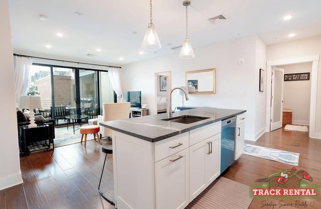 Luxurious Manhattan-Style Condo for Rent