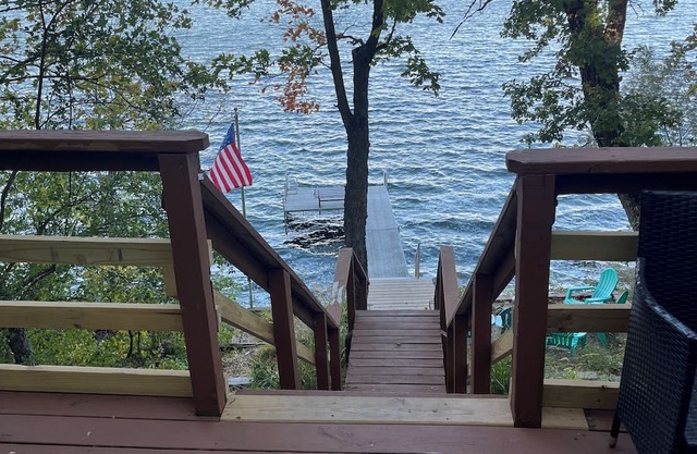 Runestone Retreat on Like Ida in Alexandria with 4-bedrooms 2 baths WiFi and AC