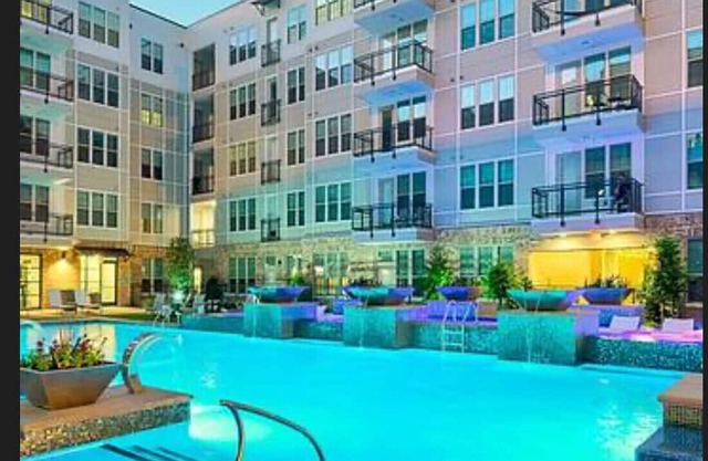 Luxury Downtown Dallas Cozy 1BR APT Free parking,Wifi, Pool, Gym.