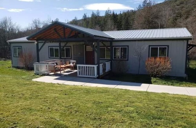 Enchanting Getaway Farmhouse and Tiny House Duo