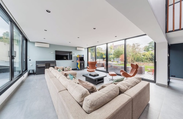 10. Villa California