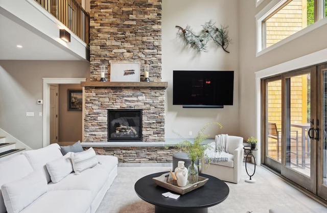 Coffee Pond Cottage - Luxury Lake House