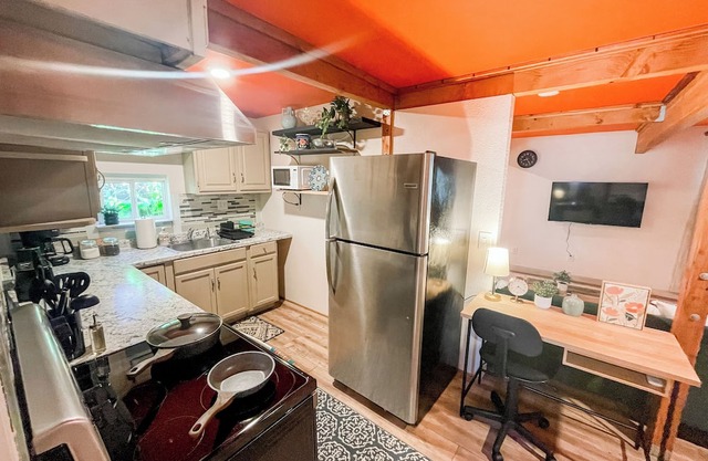 Casita PDX with W/D, workspace