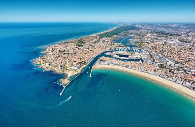 Quiet house close to all amenities. 10 minutes from Les Sables d'Olonne and the beach.