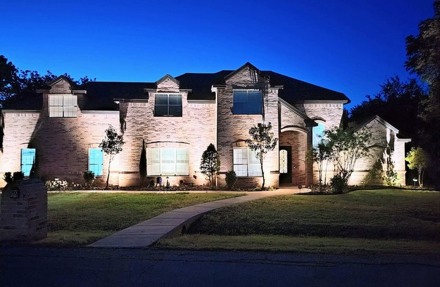 Lakeside Retreat: Hot Tub, Game Room, Waterfront
