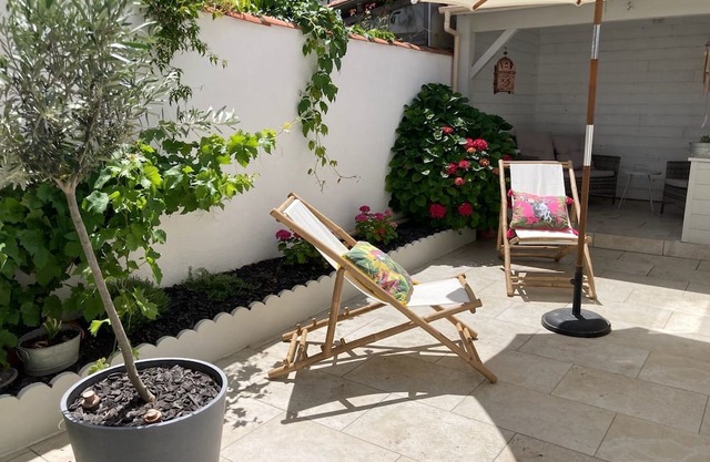 Maison Dartiste de Plain Pied 3 Avec Patio Fleuri au Calme