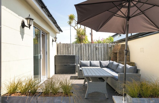 Greystones Garden Studio for 2 down at the Harbour