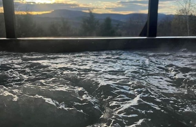 Mountain View Escape w/Hot Tub
