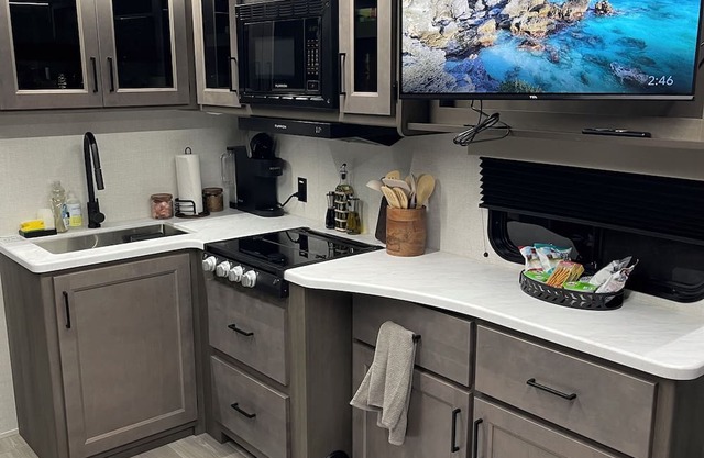 New luxury RV with WiFi, AC in charming Stamford, CT. Only 35 miles from NYC!