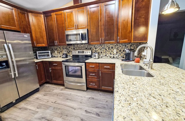 Tampa Haven for Healthcare Pros - Cozy Room with A/C & Free WiFi & work space