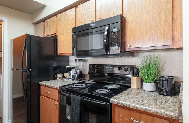 Charming 1-bedroom apartment with WiFi and fitness room By ATT/6Flags/TexasLive!