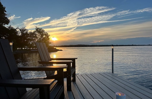 NEW! Gracious contemporary 5BR/5BA lake house with private beach