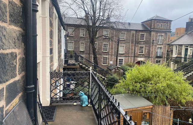 Charming 2-bedroom cottage in enchanting central location in Edinburgh