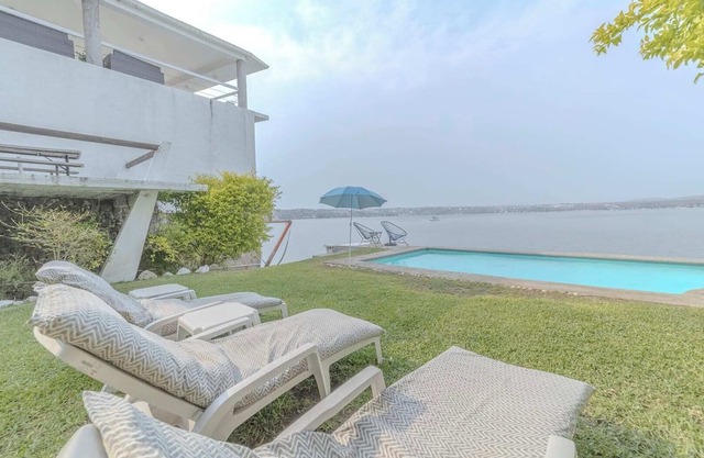 New Lakeside Retreat, Spacious Family Villa