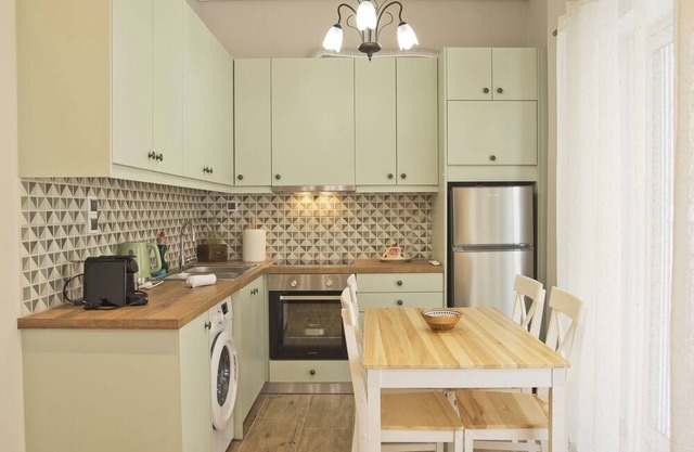 Ellie's Home - One Bedroom Apartment, Sleeps 3