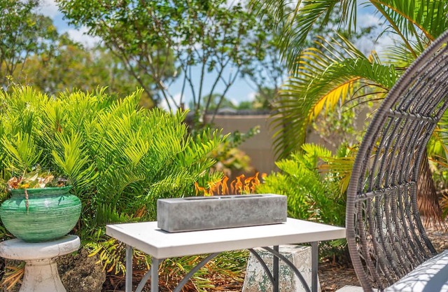 Charming Transitional Home - 10 minutes to Downtown St Pete!