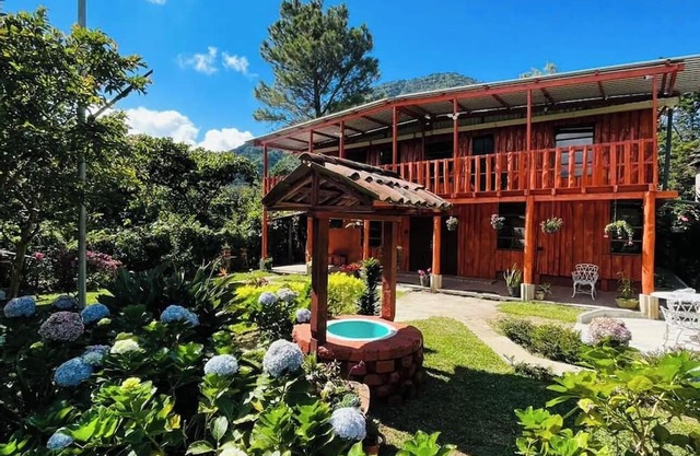 Charming Cabin Retreat in Los Naranjos, El Salvador! Your Serene Getaway Awaits!