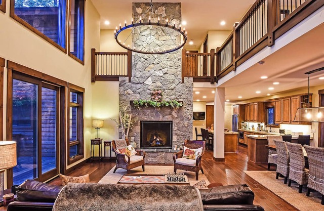 Beautiful Villa in North Lake Tahoe, 7 Minute Drive to Crystal Bay