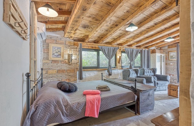 Rustic Home Izabel - Two Bedroom Villa, Sleeps 4