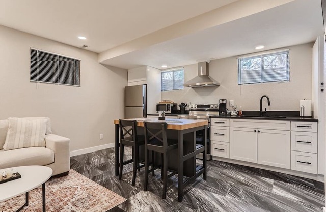 Chic, Modern and Cozy Basement with Garage