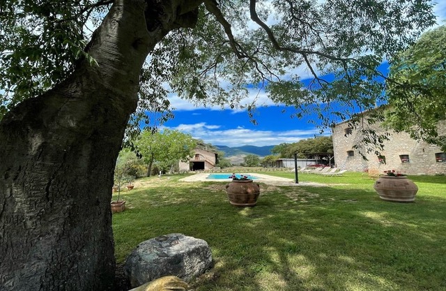Open pool villa in Italy - Spoleto Umbria