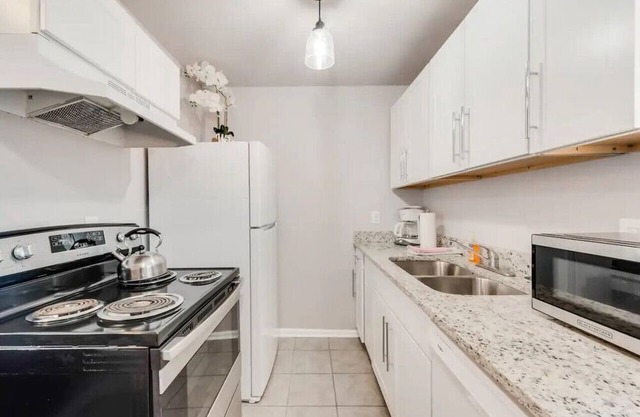 Cosy Urban Modern Nest FREEPark 2Beds 5MinDwntwn