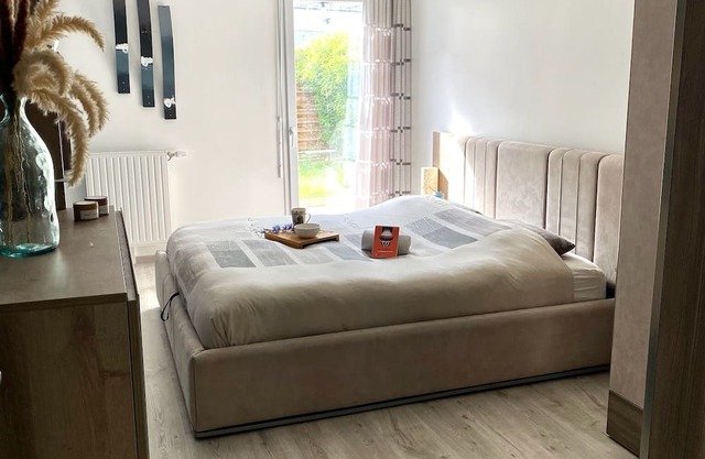 Appartement Entier Avec Jardin Proche Paris , Métro et Commerces Résidence Calme