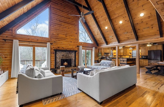 Spacious Stafford Cabin w/Grills & Fire Pit!