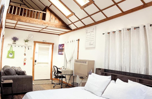 Sunset Ranch Bunkhouse off Main