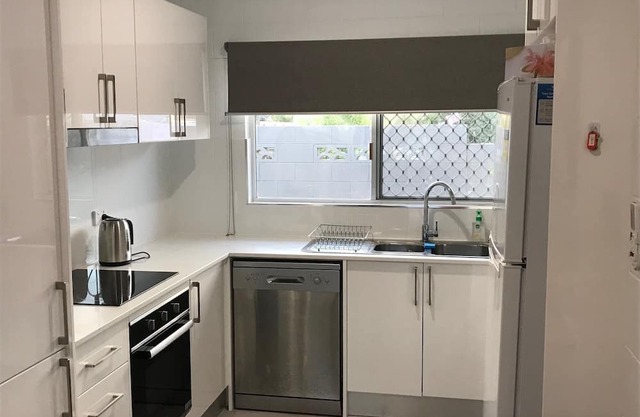 Haven on Hughes #3 Clean Peaceful 2-bedroom Close to City