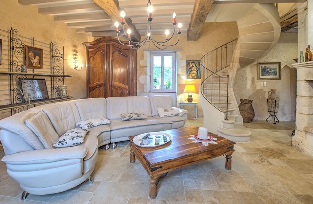 Cottage 'Moulin De Villeverneix' with Private Garden, Wi-Fi and Air Conditioning