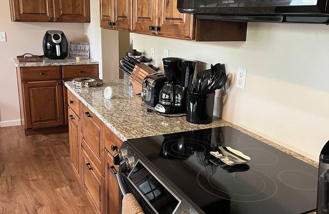 Maddie’s Retreat is your home away from home. This home is centrally located!
