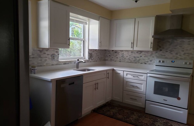 Peace & quiet place near grocery stores, restaurants Perfect for 1- 2 people .