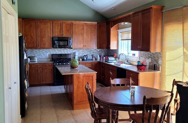 2 story home on the outskirts of Hartford minutes from Women's US Open.