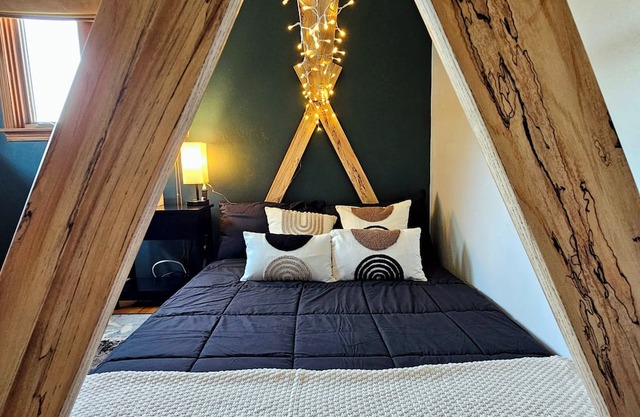 The Willow Zen Sanctuary with your personal Sauna/shower & jetted tub!