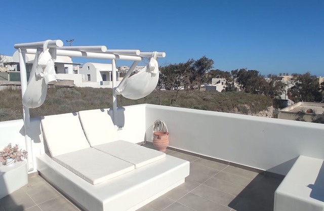 JB Villa w/plunge pool, very private, w/colorful garden, conveniently located