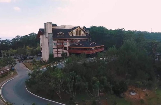 The Forest Lodge at Camp John Hay with balcony and parking 133n