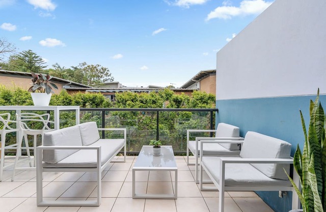 Blissful Hideaway in Brookvale - Huge Balcony!