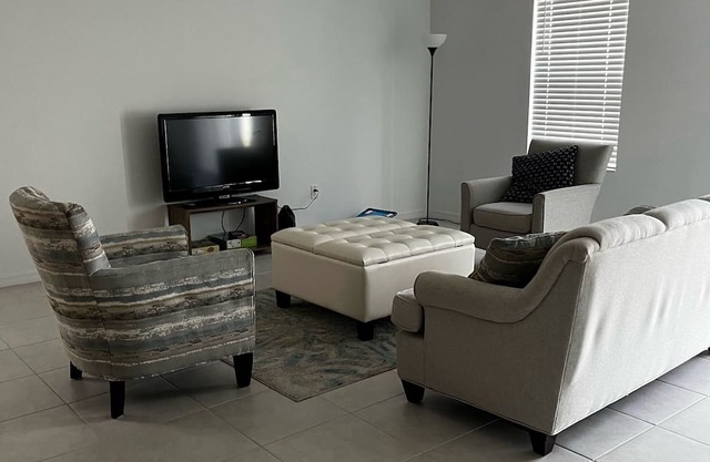 Entire Brand New House 5 Bedrooms + 2.5 Bath. Close to Legoland, Orlando ,Tampa