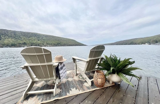 Skaneateles Lake Escape: Cozy 2BR Waterfront Retreat