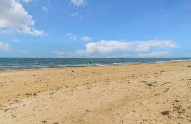 2BR Sea Breeze Suite | Beach | Pool | Balcony