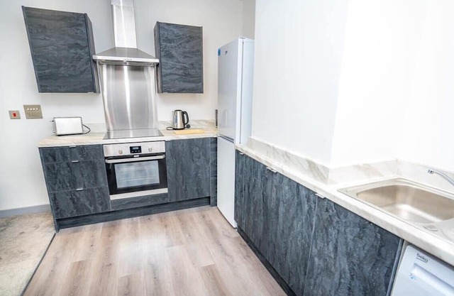 Bright and Modern 2 Bed Apartment in Redditch