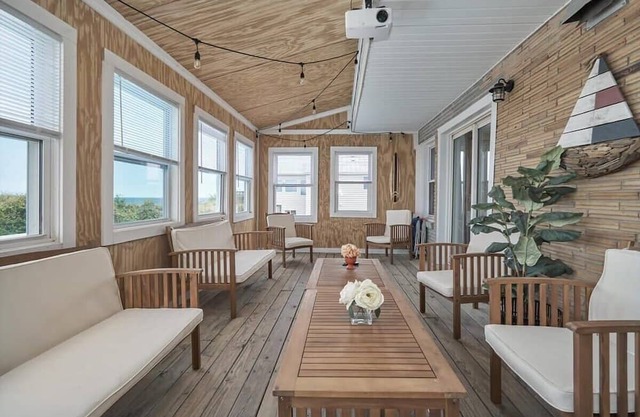 Beachhouse Penthouse with a Pool!