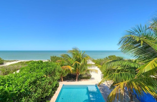 NEW Fun Family Beach House Pool BBQ Smart TVs