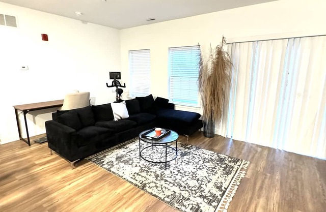 Delightful 2-bedroom apartment in Newark with fitness room, WiFi