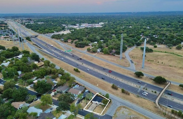 Cozy Home off highway 15 min from Downtown or AT&T stadium