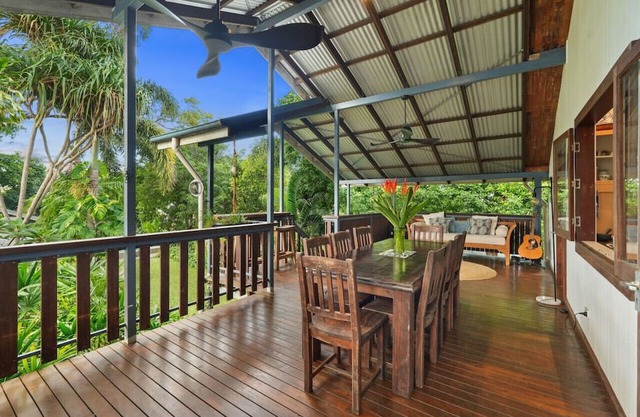 Beachside Traditional Queenslander - Close to City